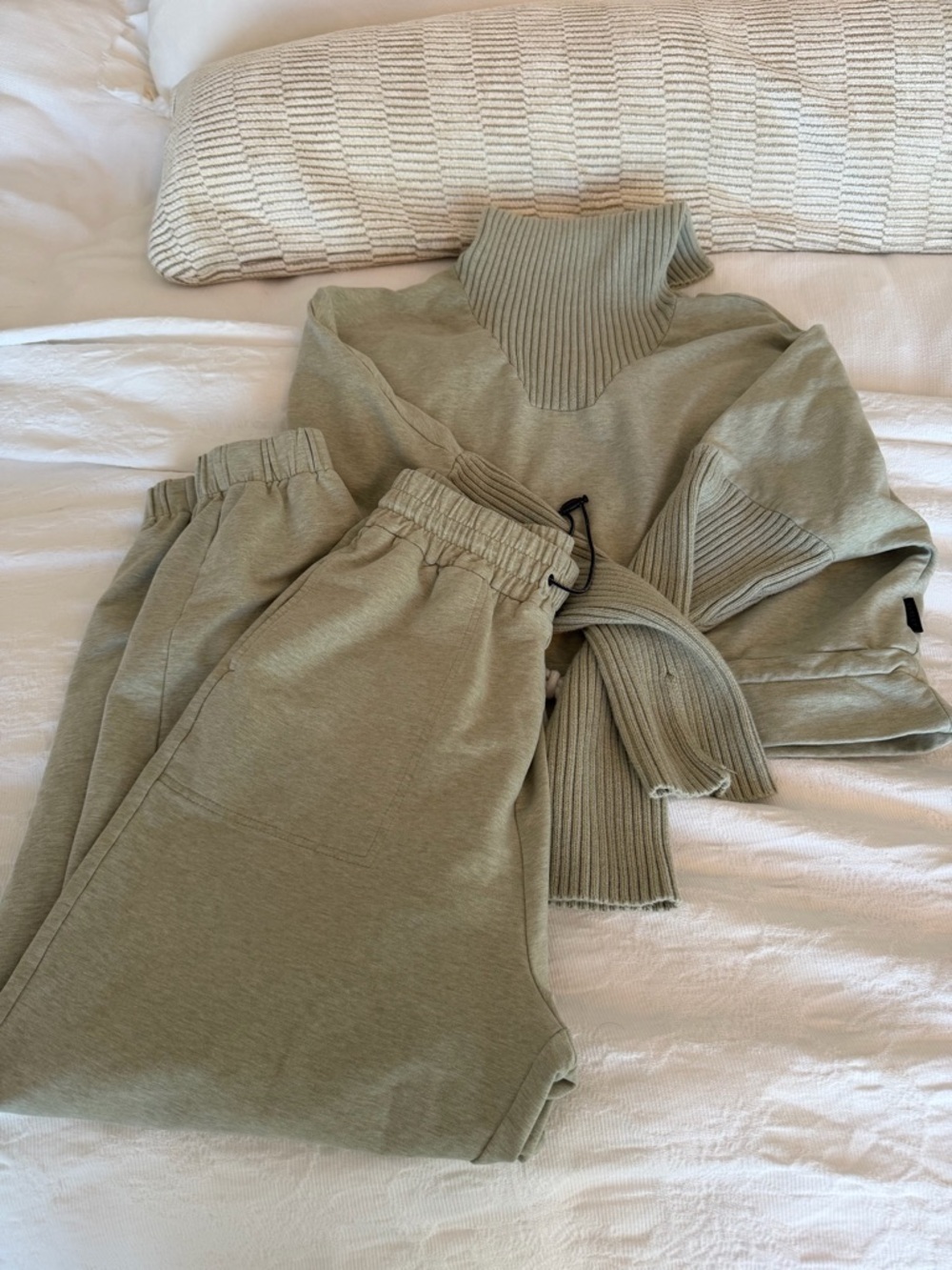 XS Varley Set - Cozy Olive Green Knit